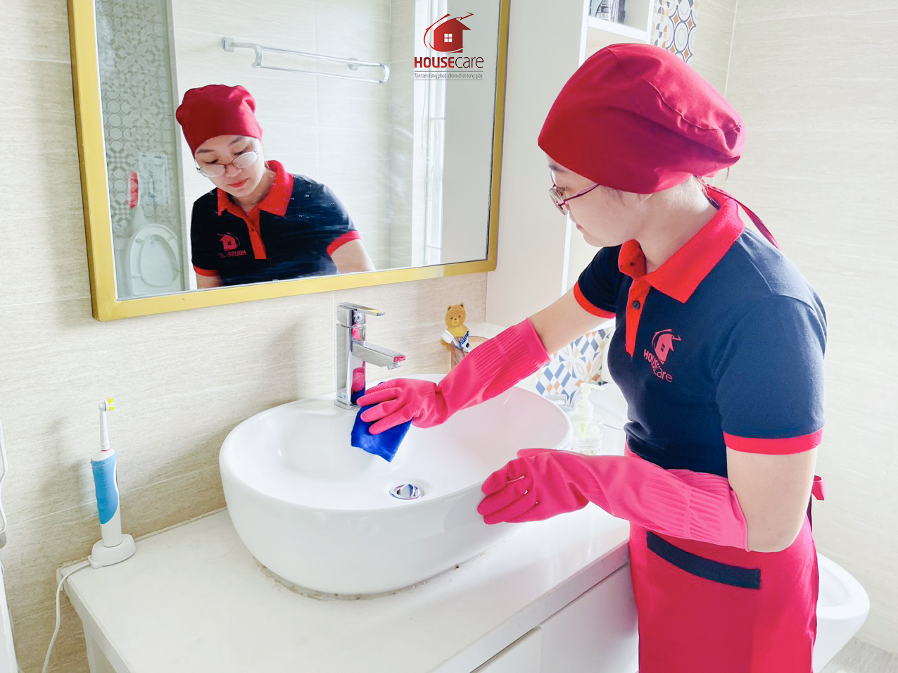 Dịch vụ vệ sinh nhà ở Housecare luôn dọn dẹp một cách tốt nhất và sạch sẽ nhất